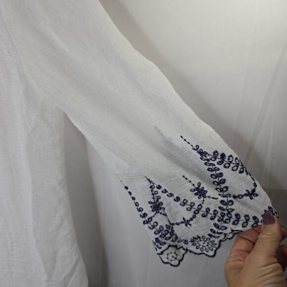 Fig and Flower White Blue Lace Semisheer Blouse Size PM - Picture 6 of 8